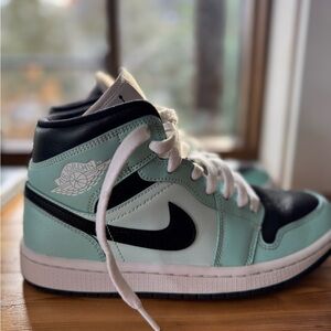 Nike Air Jordan Women's size 8